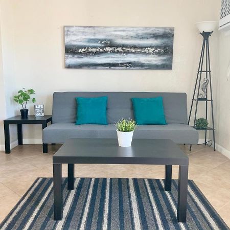 Hollywood Beach Apartments - Walk To The Beach ภายนอก รูปภาพ