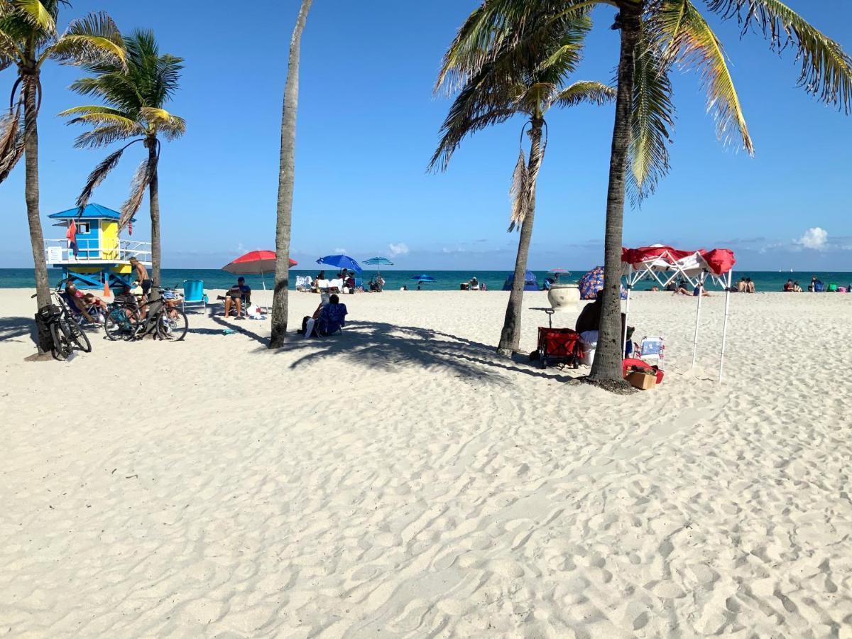 Hollywood Beach Apartments - Walk To The Beach ภายนอก รูปภาพ